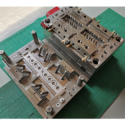 Forma de montare din plastic